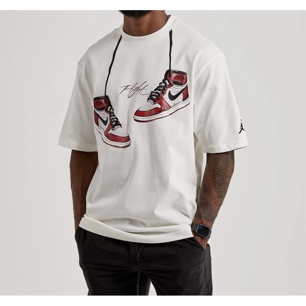 Jordan Men's Small Air Jordan 1‎ Chicago Flight T-Shirt Off White FD0536-133